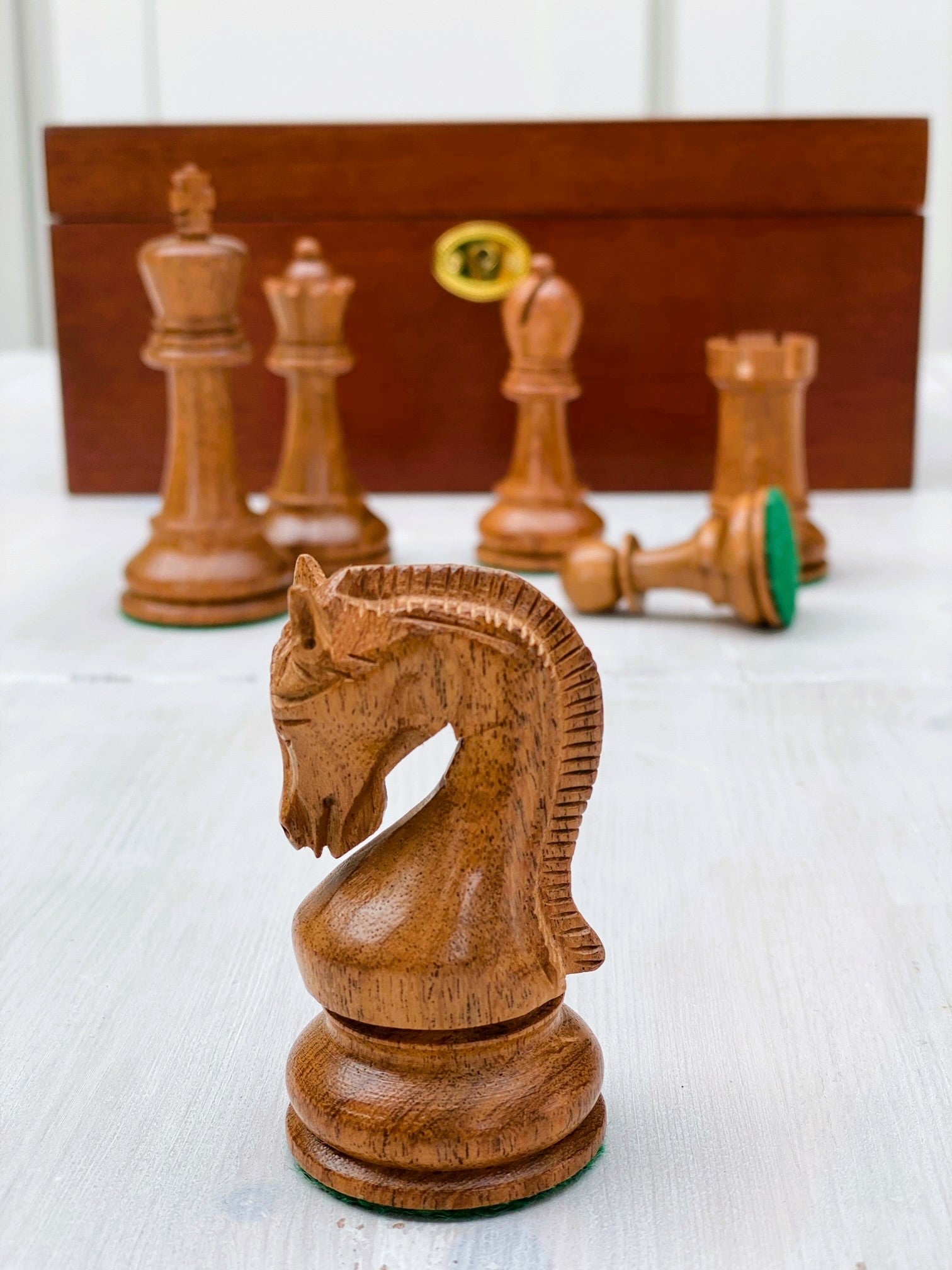 Leningrad Acacia Chess Pieces & Mahogany Box - Official Staunton™